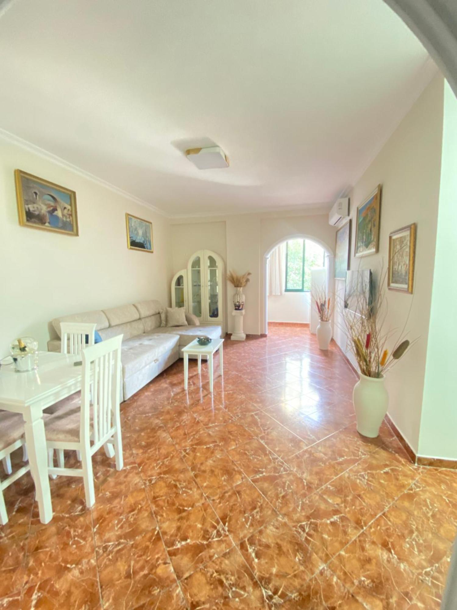 Cozy At Center Apartment Tirana